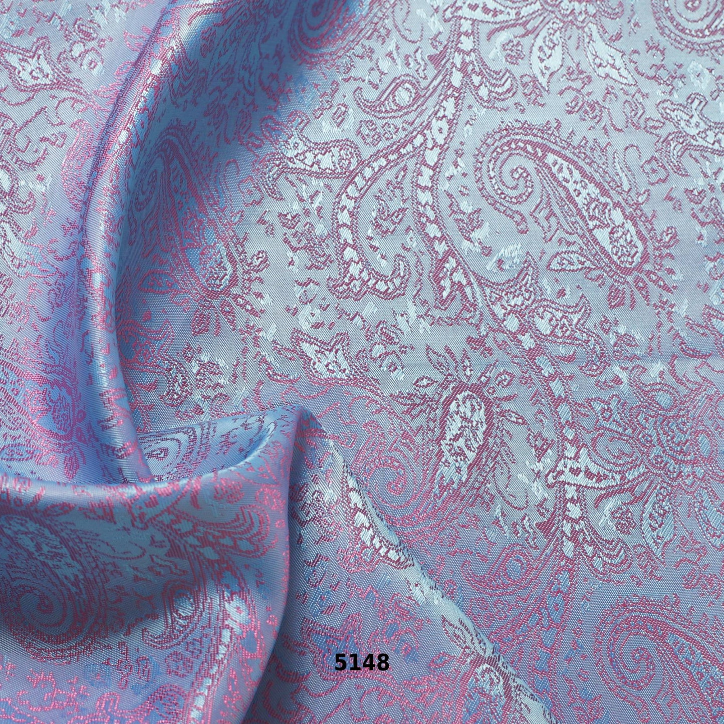 11433 | Medium Paisley Jacquard