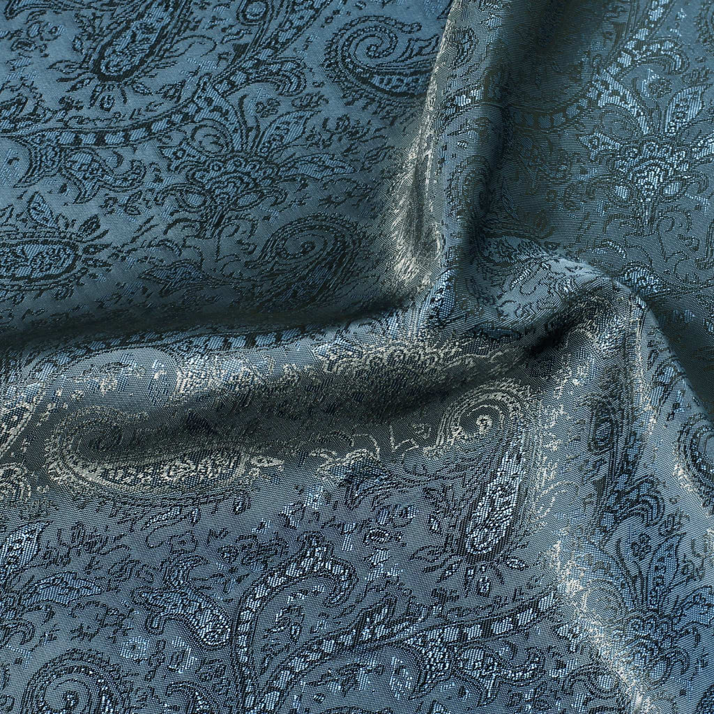 11433 | Medium Paisley Jacquard